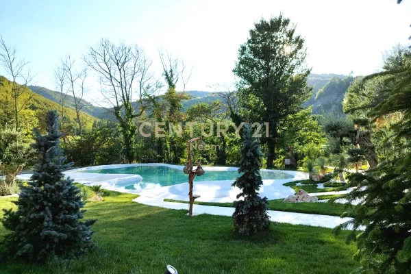 Shtepi ne shitje Vila Luksoze ne Tirane, 6+1, Mobilimi E mobiluar, Pagesa 2,200,000  Euro.