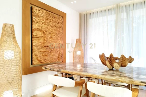 Shtepi ne shitje Vila Luksoze ne Tirane, 6+1, Mobilimi E mobiluar, Pagesa 2,200,000  Euro.