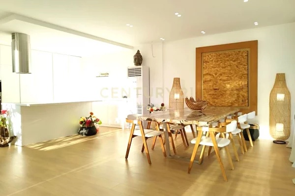 Shtepi ne shitje Vila Luksoze ne Tirane, 6+1, Mobilimi E mobiluar, Pagesa 2,200,000  Euro.