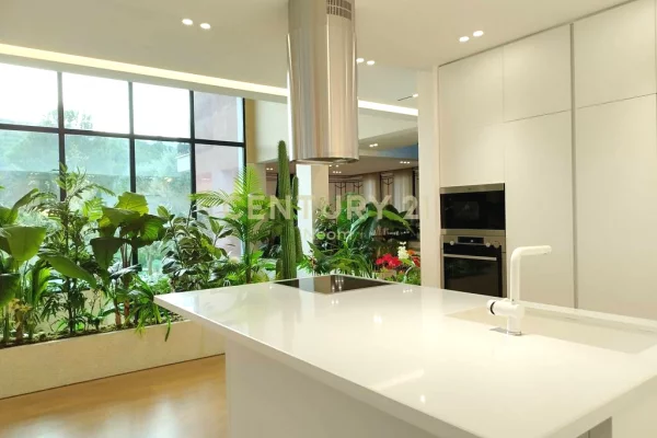 Shtepi ne shitje Vila Luksoze ne Tirane, 6+1, Mobilimi E mobiluar, Pagesa 2,200,000  Euro.