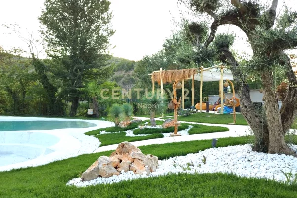 Shtepi ne shitje Vila Luksoze ne Tirane, 6+1, Mobilimi E mobiluar, Pagesa 2,200,000  Euro.