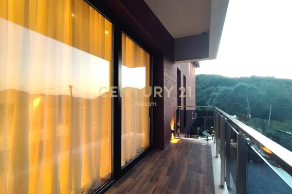 Shtepi ne shitje Vila Luksoze ne Tirane, 6+1, Mobilimi E mobiluar, Pagesa 2,200,000  Euro.