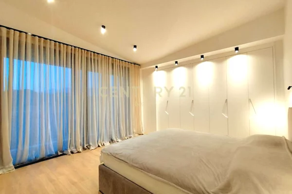 Shtepi ne shitje Vila Luksoze ne Tirane, 6+1, Mobilimi E mobiluar, Pagesa 2,200,000  Euro.