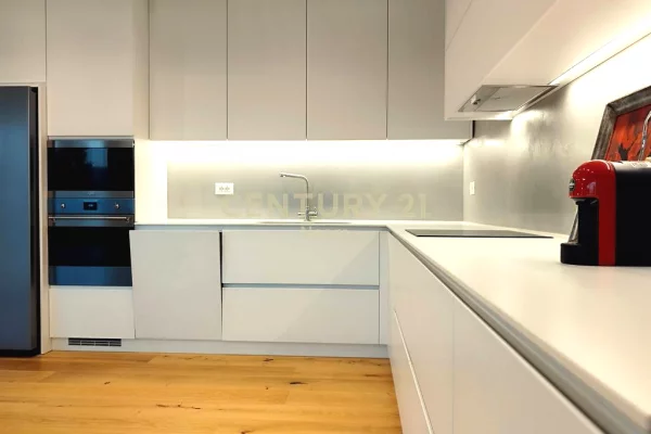 Villa di lusso in affitto a Tirana 4+1, Arredato