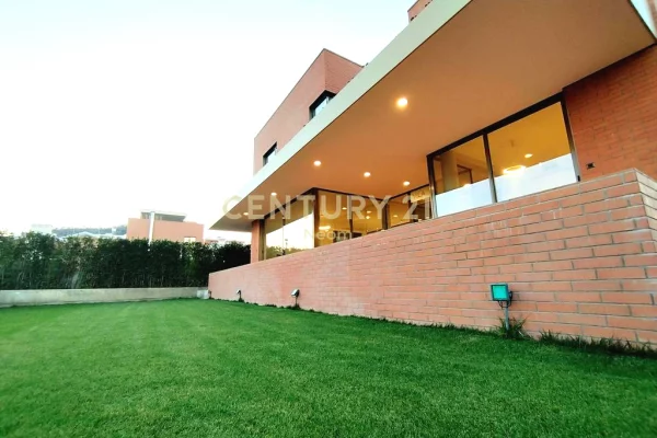 Villa di lusso in affitto a Tirana 4+1, Arredato