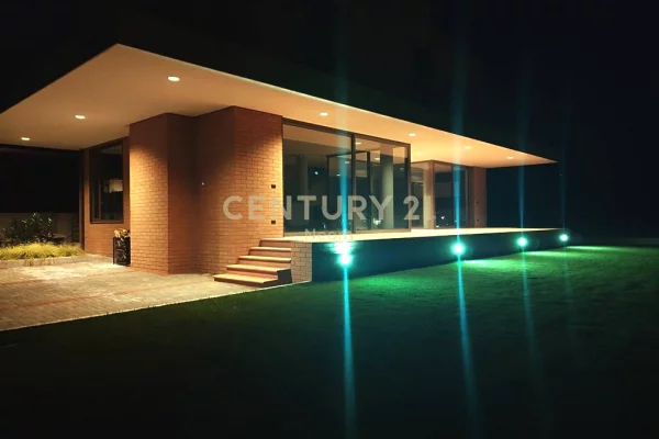 Villa di lusso in affitto a Tirana 4+1, Arredato