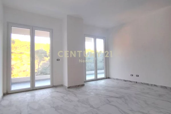 Shtepi ne shitje Apartament ne Lezhe, 1+1, Mobilimi Bosh, pa mobiluar, Pagesa 160,000  Euro.
