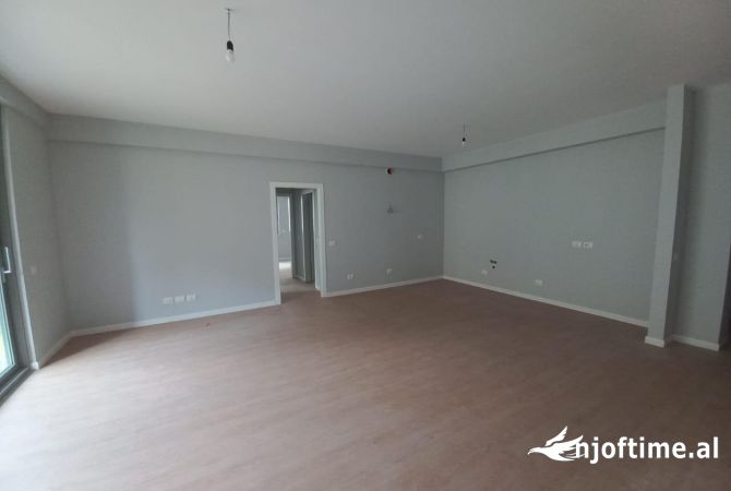 Business Property for Rent 3+1 in Tirana - 1,400 Euro