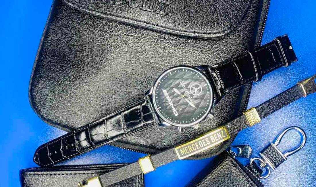 Set per meshkuj me llogo makinash