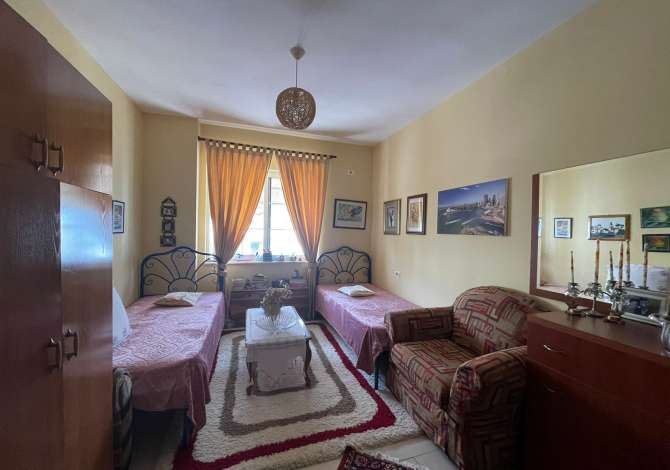Shtepi ne shitje Apartament ne Tirane, 3+1, Mobilimi E mobiluar, Pagesa 145,000  Euro.
