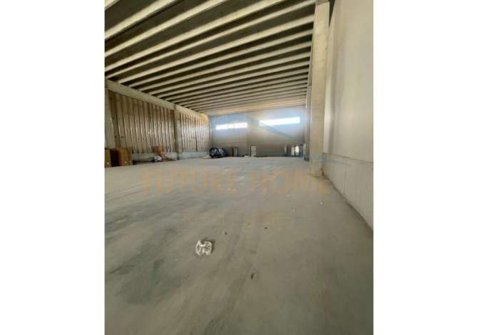 Ambiente Commerciale in Affitto 5+1 a Tirana - 2,600 Euro