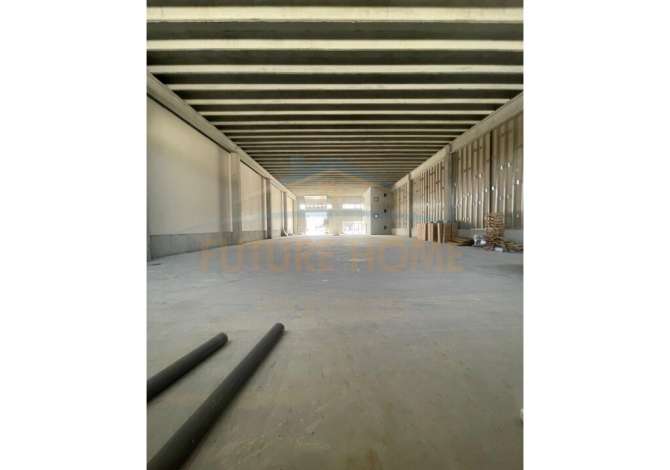 Ambiente Commerciale in Affitto 5+1 a Tirana - 2,600 Euro