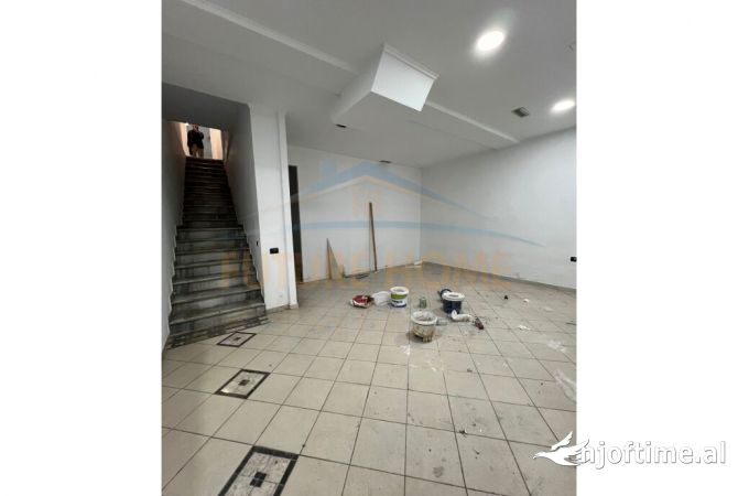 Ambiente Commerciale in Affitto 1+1 a Tirana - 3,500 Euro