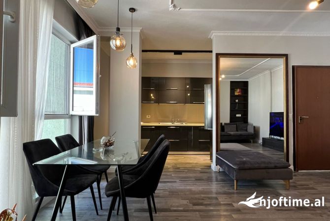 Shtepi ne shitje Apartament ne Tirane, 2+1, Mobilimi E mobiluar, Pagesa 230,000  Euro.