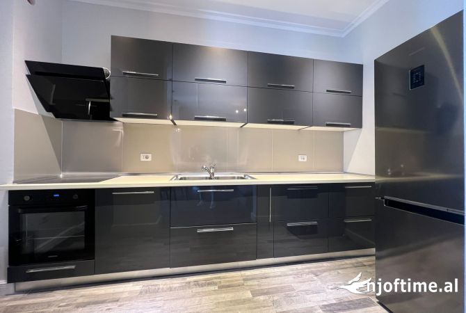 Shtepi ne shitje Apartament ne Tirane, 2+1, Mobilimi E mobiluar, Pagesa 230,000  Euro.