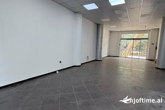 Ambiente Commerciale in Affitto 1+1 a Tirana - 1,000 Euro