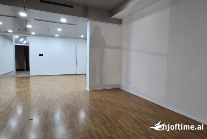 Ambjent,Myslym Shyri me qera