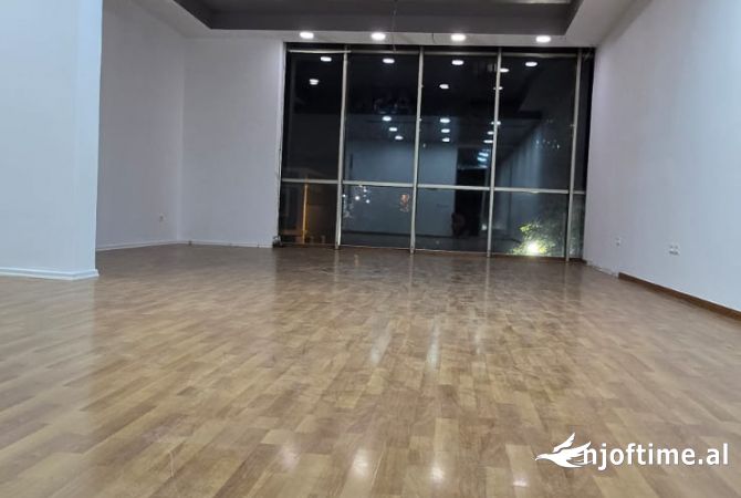 Ambjent,Myslym Shyri me qera