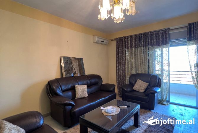 Shtepi ne shitje Apartament ne Tirane, 2+1, Mobilimi E mobiluar, Pagesa 100,000  Euro.