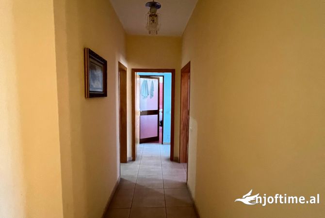 Shtepi ne shitje Apartament ne Tirane, 2+1, Mobilimi E mobiluar, Pagesa 100,000  Euro.