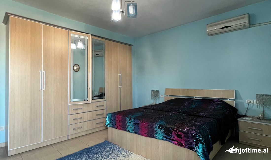 Shtepi ne shitje Apartament ne Tirane, 2+1, Mobilimi E mobiluar, Pagesa 100,000  Euro.