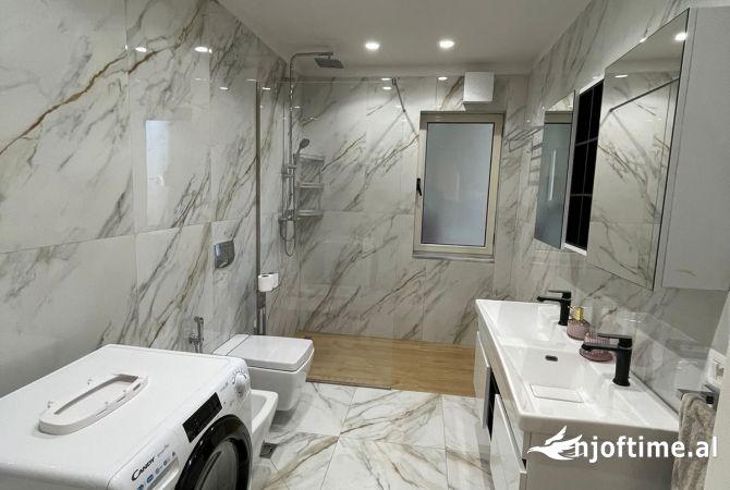 Shtepi ne shitje Apartament ne Tirane, 3+1, Mobilimi E mobiluar, Pagesa 630,000  Euro.