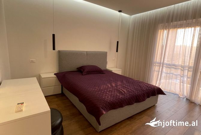 Shtepi ne shitje Apartament ne Tirane, 3+1, Mobilimi E mobiluar, Pagesa 630,000  Euro.