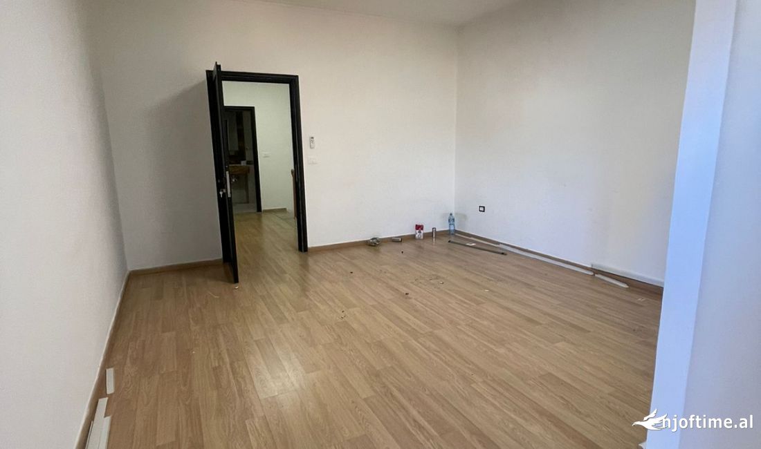 Duplex me qera 2+1+2,Qender