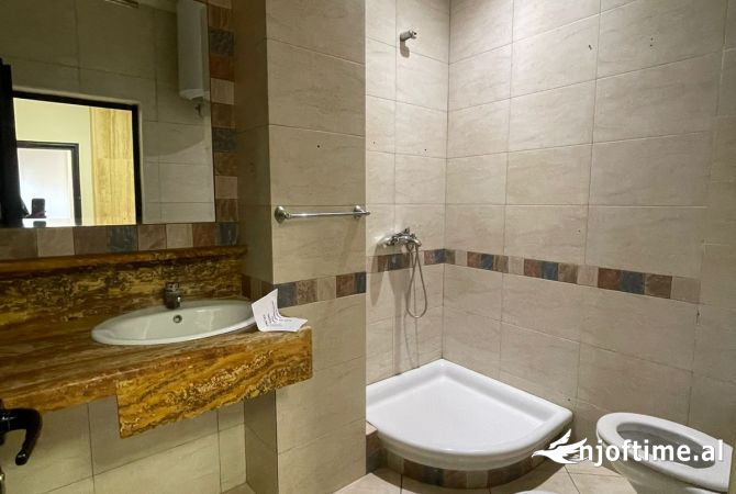 Duplex me qera 2+1+2,Qender