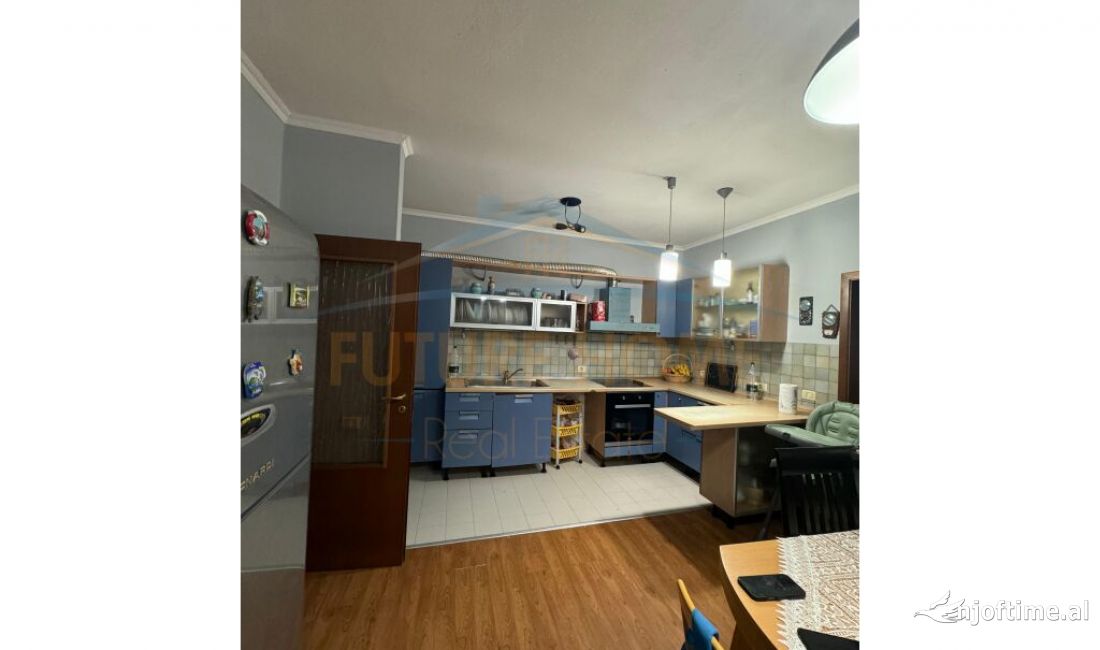 Shtepi ne shitje Apartament ne Tirane, 3+1, Mobilimi Bosh, pa mobiluar, Pagesa 280,000  Euro.