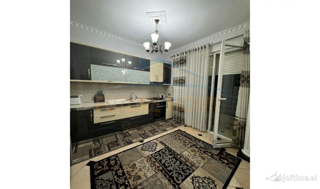 Shtepi ne shitje Apartament ne Tirane, 2+1, Mobilimi Pjeserisht e mobiluar, Pagesa 210,000  Euro.