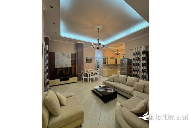 Apartamenti 2+1+2 +Parkim, është i pozicionuar tek Kopshti Botanik,Tirane.