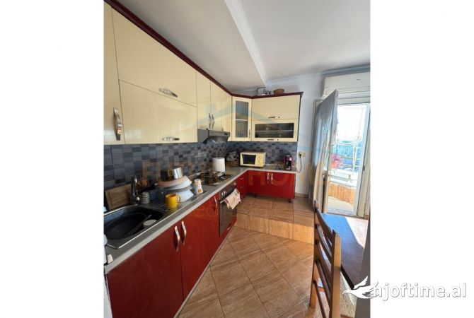 Shitet, Apartament 1+1, Stacioni i Trenit, Tirane