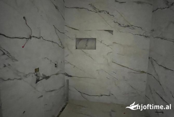 Shtepi ne shitje Apartament ne Tirane, 2+1, Mobilimi Bosh, pa mobiluar, Pagesa 282,000  Euro.