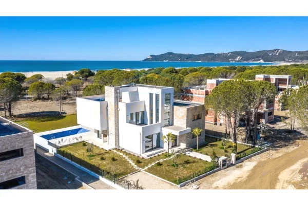 Casa in vendita 6+1 a Durazzo - 2,500,000 Euro