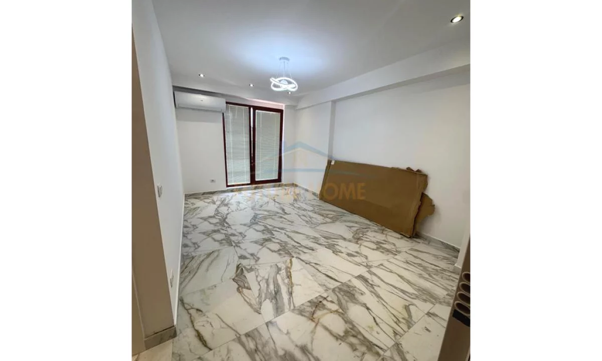 Shtepi ne shitje Apartament ne Tirane, 1+1, Mobilimi Bosh, pa mobiluar, Pagesa 250,000  Euro.