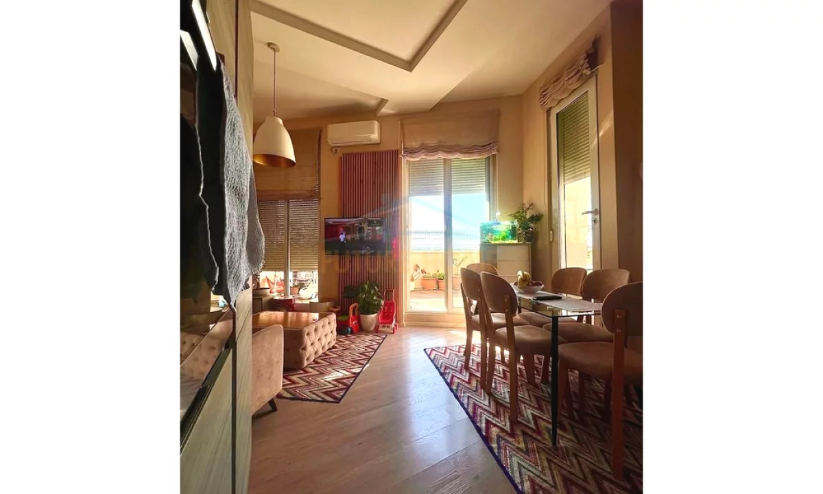 Shtepi ne shitje Apartament ne Tirane, 2+1, Mobilimi E mobiluar, Pagesa 238,000  Euro.