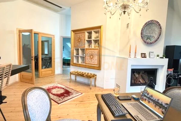 Shitet Apartament 2+1+2 , Komuna e Parisit