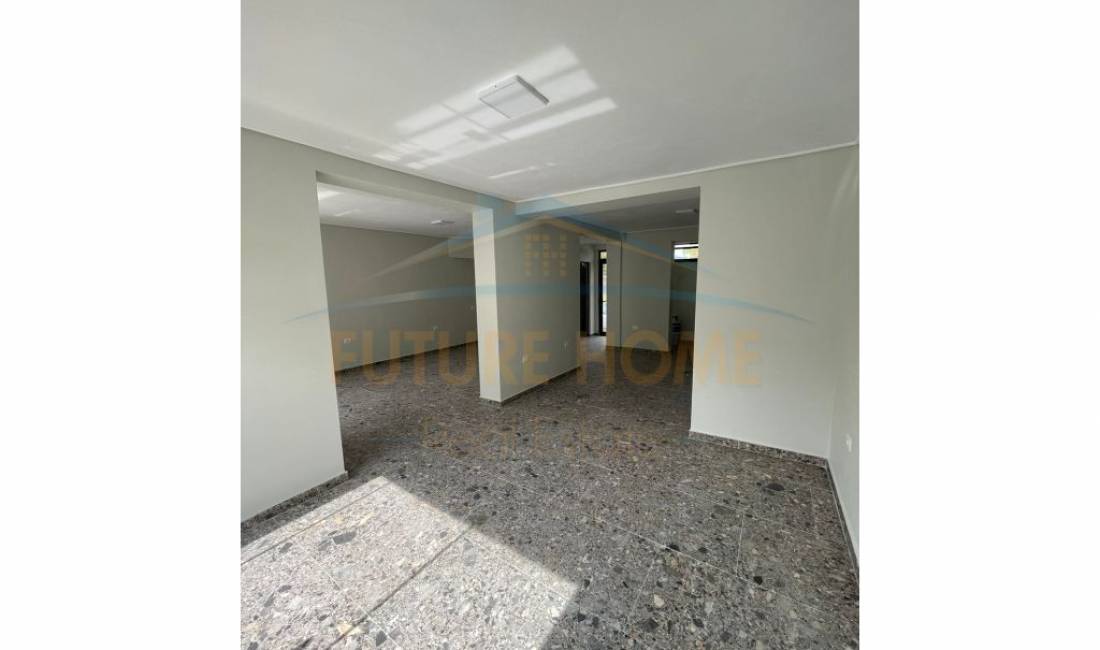 Tirane, jepet me qera dyqan Kati 0, 90 m2 800 Euro (Rruga e Kavajes) PARK27727
