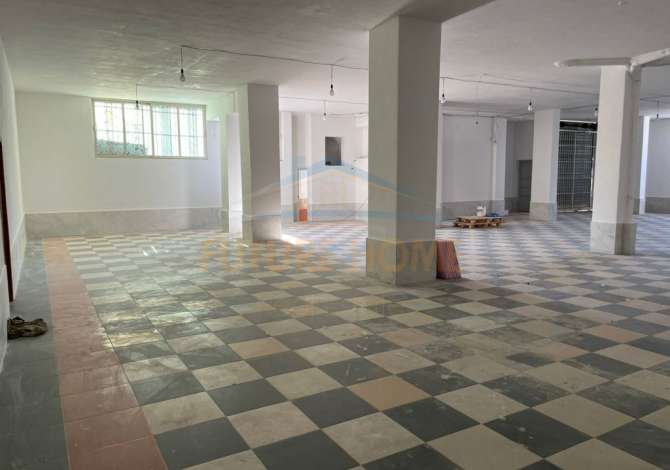 Ambient biznesi me qera 4+1 ne Tirane - 1,000 Euro