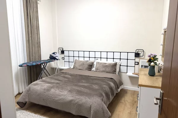 Shtepi me qera Apartament ne Tirane, 1+1, Mobilimi E mobiluar, Pagesa 45,000  Leke.