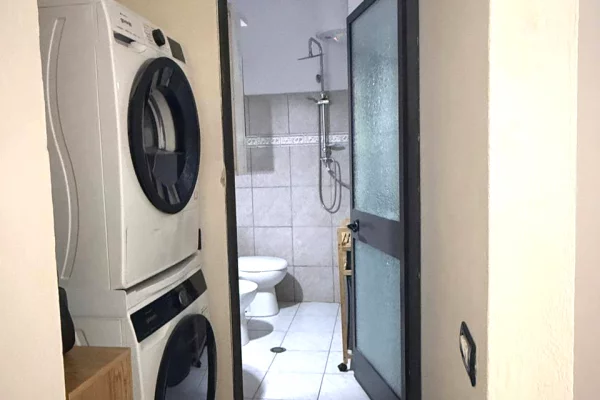 Shtepi me qera Apartament ne Tirane, 1+1, Mobilimi E mobiluar, Pagesa 45,000  Leke.