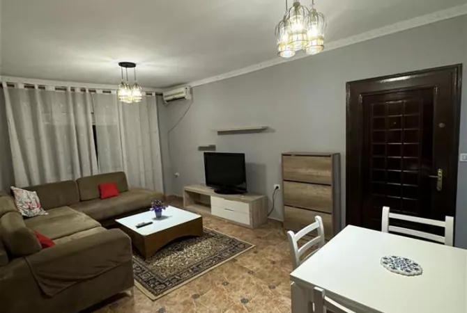 Apartament me qera 2+1 te Bulevardi Bajram Curri, 50.000 leke