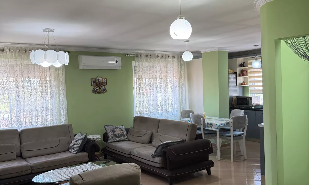 Shtepi ne shitje Apartament ne Tirane, 2+1, Mobilimi E mobiluar, Pagesa 130,000  Euro.