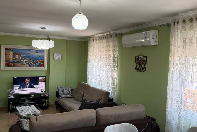 Shtepi ne shitje Apartament ne Tirane, 2+1, Mobilimi E mobiluar, Pagesa 130,000  Euro.