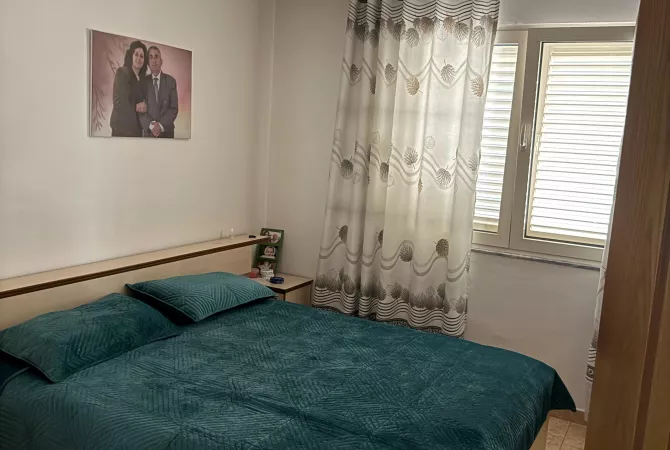 Shtepi ne shitje Apartament ne Tirane, 2+1, Mobilimi E mobiluar, Pagesa 130,000  Euro.