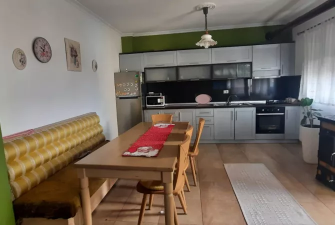 Shtepi 2+1 me qera tek Qyteti Studenti, 50.000 Leke