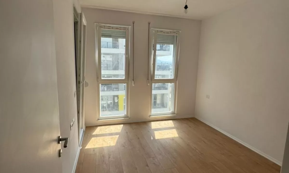 Shtepi ne shitje Apartament ne Tirane, 1+1, Mobilimi Bosh, pa mobiluar, Pagesa 68,000  Euro.