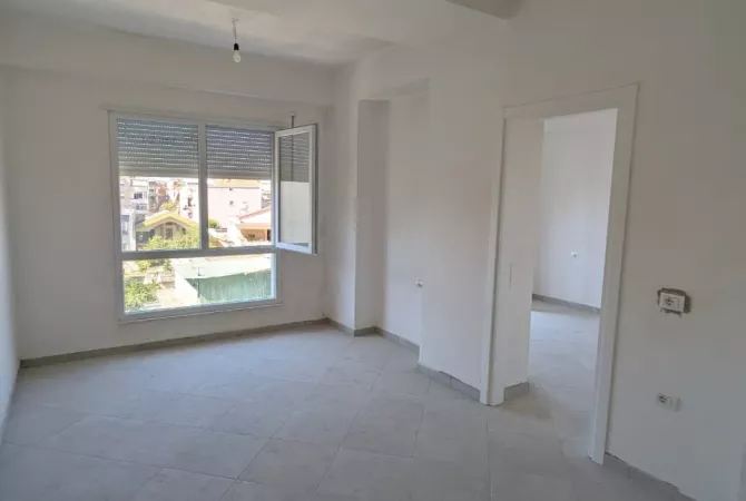 Shitet apartament 2+1+2B ne Xhamllil, 190.000 Euro