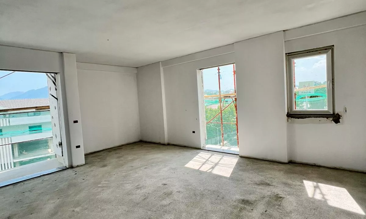 Appartamento in vendita a Tirana 2+1, Vuoto